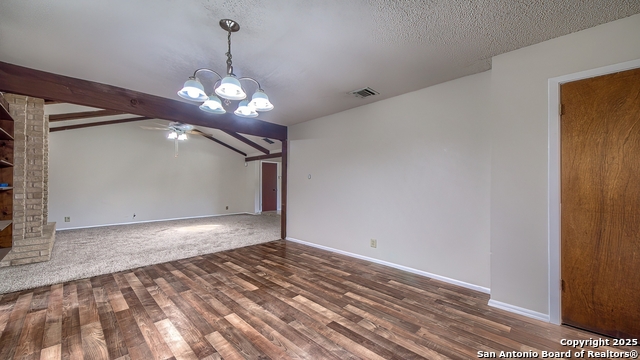 Listing photo id 11 for 4800 Rockford