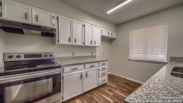 Listing photo id 13 for 4800 Rockford