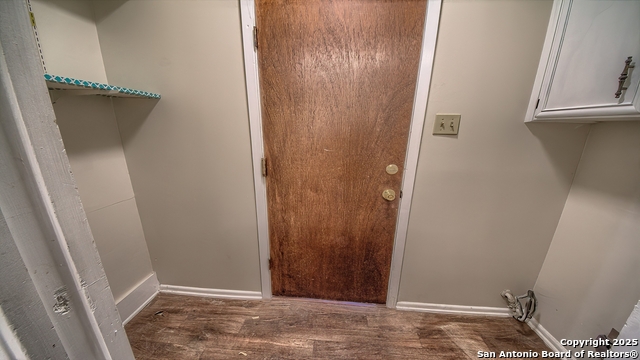 Listing photo id 14 for 4800 Rockford