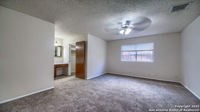 Listing photo id 15 for 4800 Rockford
