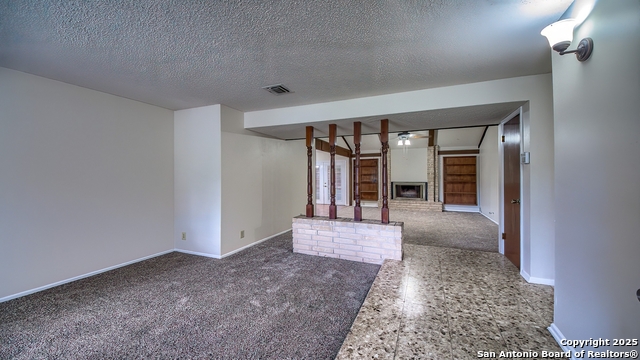 Listing photo id 3 for 4800 Rockford