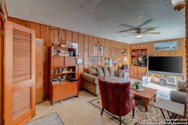 Image 11 of 30 For 455 Pamela Dr