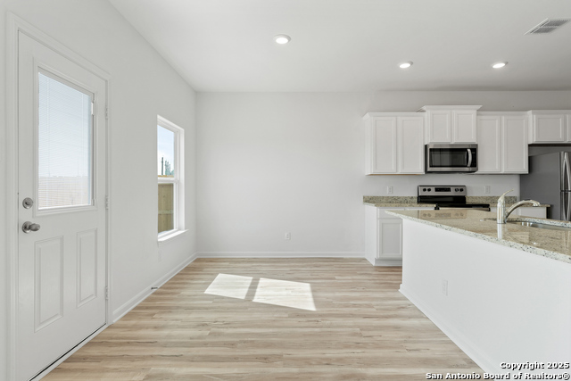 Image 5 of 28 For 16036 Stratford Cove