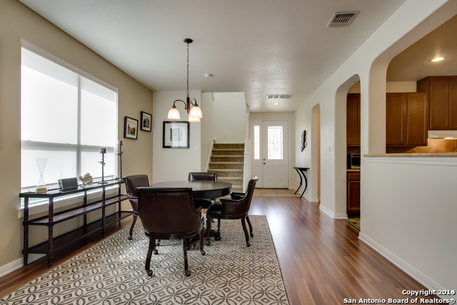Listing photo id 12 for 2910 Dusseldorf