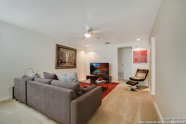 Listing photo id 14 for 2910 Dusseldorf