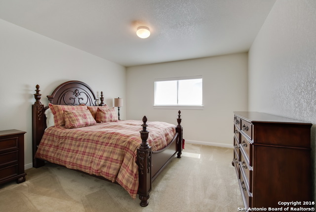 Listing photo id 15 for 2910 Dusseldorf