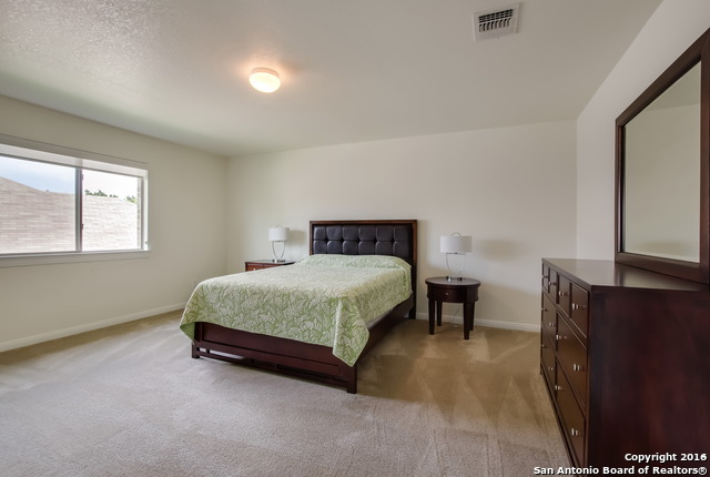 Listing photo id 17 for 2910 Dusseldorf