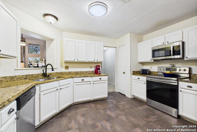 Image 13 of 45 For 14026 Fairway Oaks