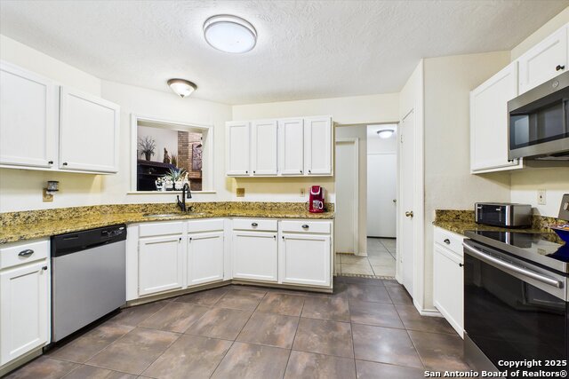 Image 14 of 45 For 14026 Fairway Oaks