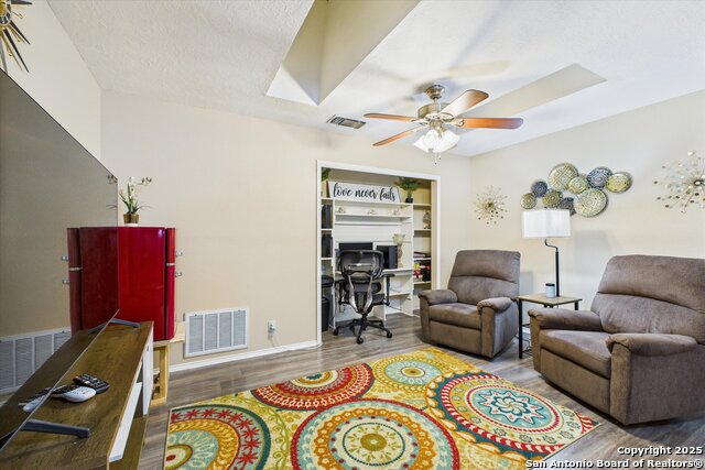 Image 28 of 45 For 14026 Fairway Oaks