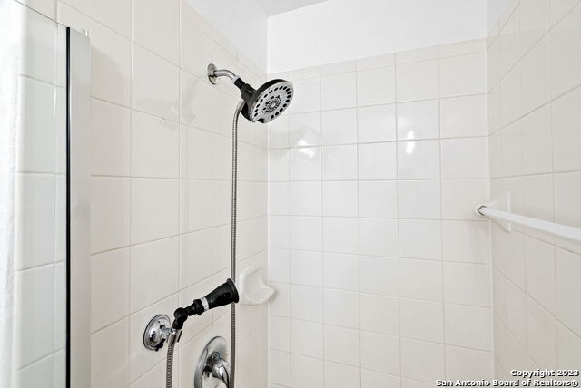 Image 24 of 34 For 3558 Glacier Lk