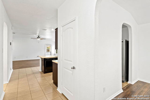 Image 4 of 34 For 3558 Glacier Lk