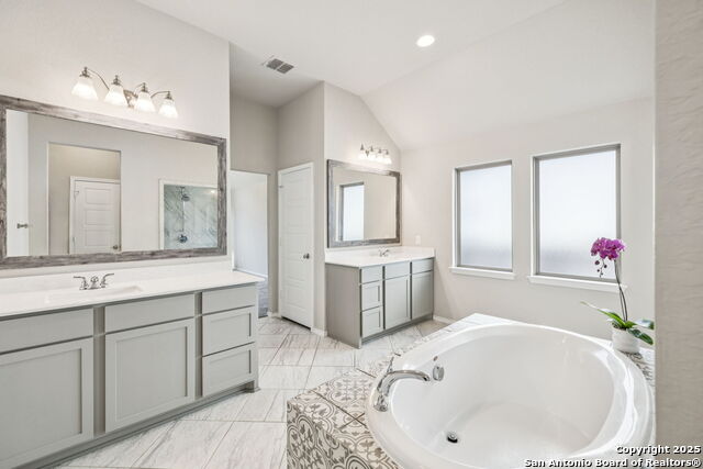 Listing photo id 9 for 9121 War Wagon Ln