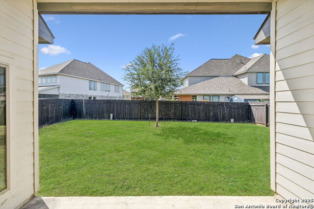 Listing photo id 11 for 9121 War Wagon Ln
