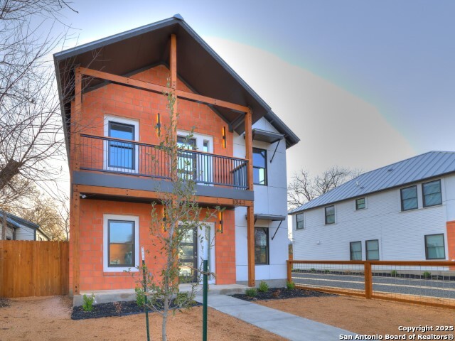 Listing photo id 0 for 1014 Cherry N
