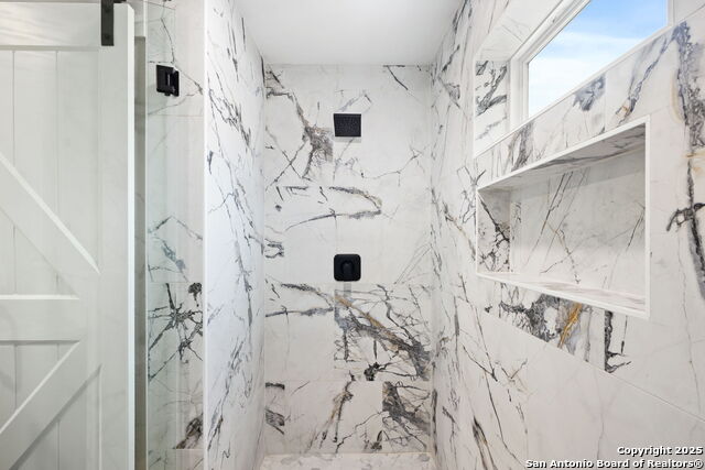 Image 28 of 45 For 1021 Hackberry S 402