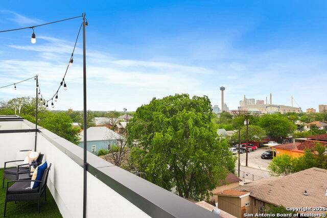 Image 34 of 45 For 1021 Hackberry S 402