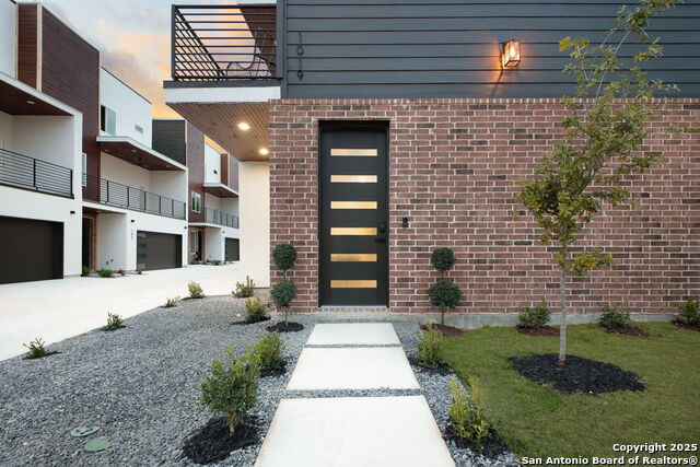 Image 4 of 45 For 1021 Hackberry S 402