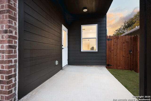 Image 40 of 45 For 1021 Hackberry S 402