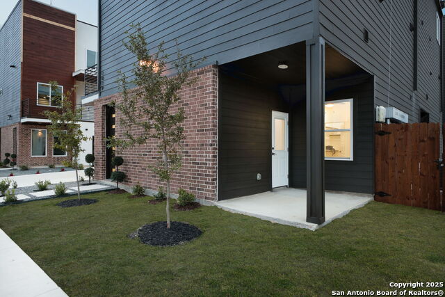 Image 41 of 45 For 1021 Hackberry S 402