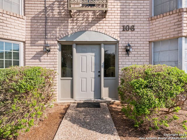 Image 20 of 23 For 102 Ruelle Lane  106c