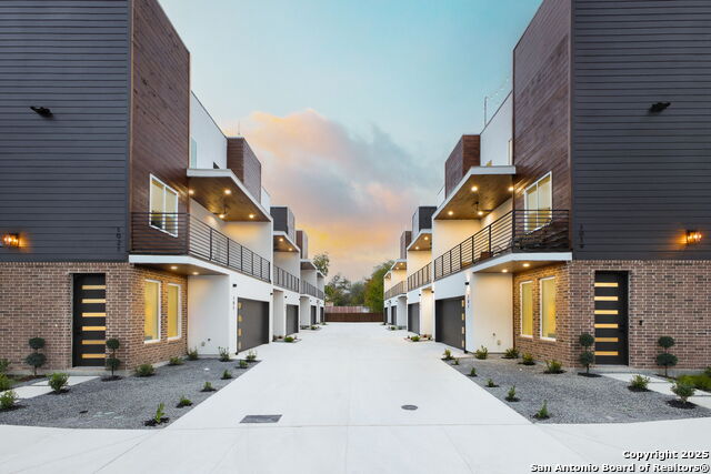 1019 Hackberry S 202