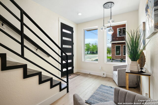 Listing photo id 9 for 1019 Hackberry S 202