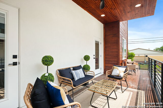 Listing photo id 35 for 1019 Hackberry S 202