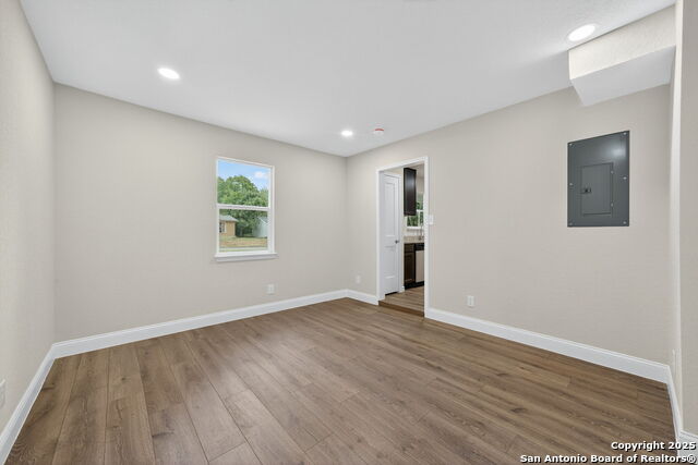 Image 11 of 21 For 218 Park Ln  
