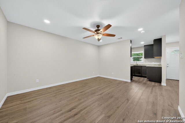 Image 6 of 21 For 218 Park Ln  