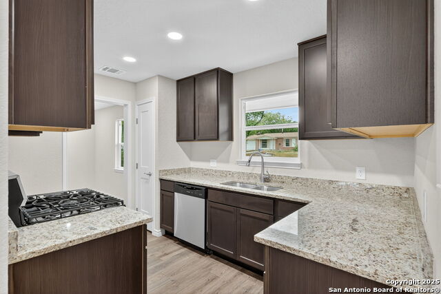 Image 7 of 21 For 218 Park Ln  