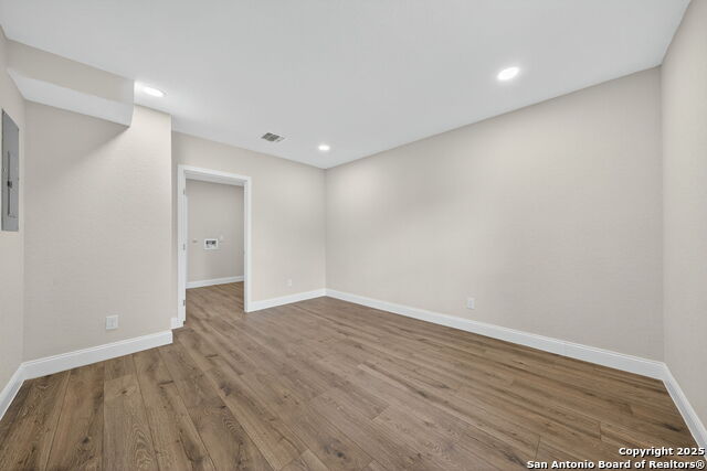 Image 9 of 21 For 218 Park Ln  