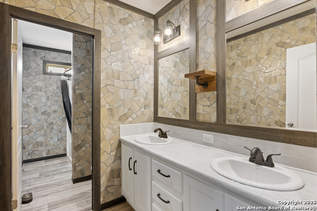 Image 27 of 36 For 825 W Farm To Market 462