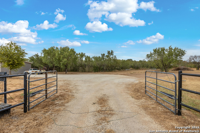 Image 6 of 36 For 825 W Farm To Market 462