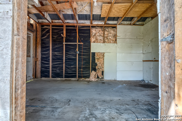 Image 15 of 25 For 1709 Ave E  