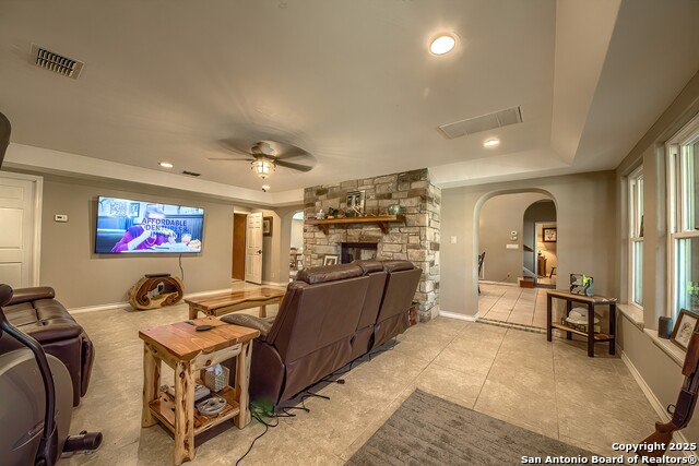 Image 16 of 51 For 5464 Coughran Rd