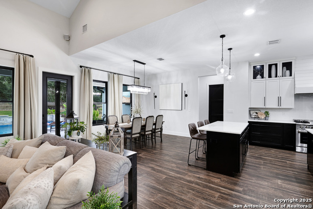 Listing photo id 12 for 2634 Beaver  