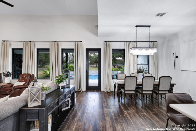 Listing photo id 13 for 2634 Beaver  