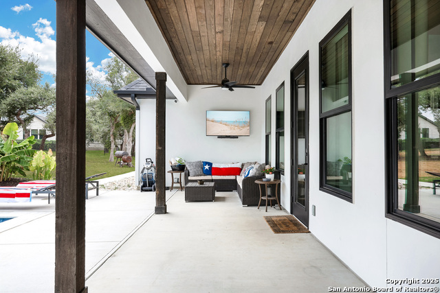 Listing photo id 39 for 2634 Beaver  