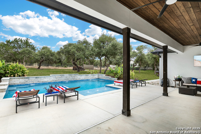 Listing photo id 41 for 2634 Beaver  