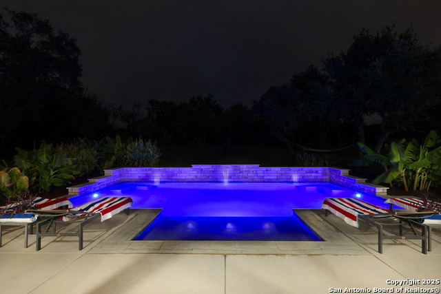 Listing photo id 47 for 2634 Beaver  