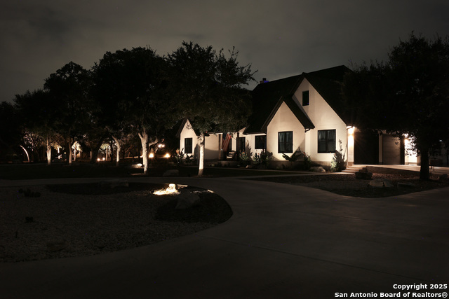 Listing photo id 54 for 2634 Beaver  