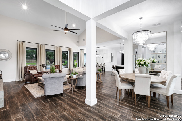 Listing photo id 5 for 2634 Beaver  