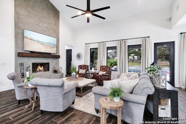 Listing photo id 7 for 2634 Beaver  
