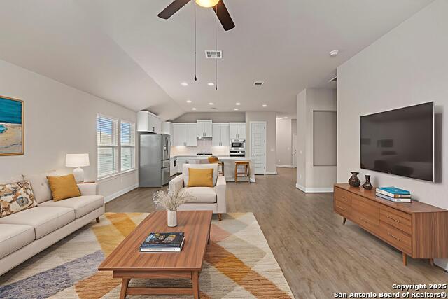 Listing photo id 8 for 6533 Crockett Cv