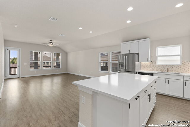 Listing photo id 10 for 6533 Crockett Cv