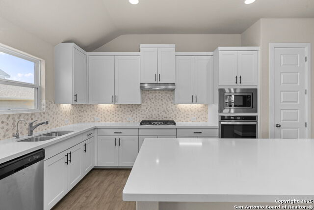 Listing photo id 14 for 6533 Crockett Cv