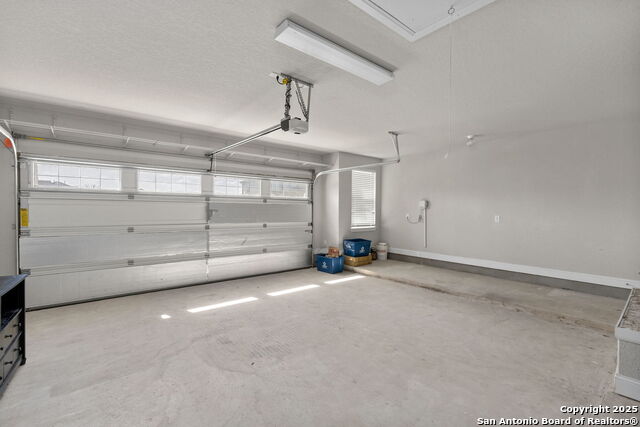 Listing photo id 16 for 6533 Crockett Cv