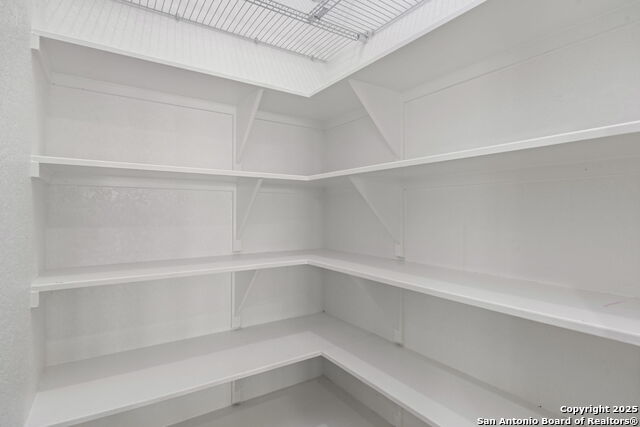 Listing photo id 23 for 6533 Crockett Cv