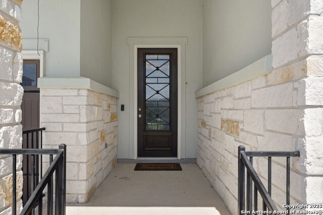 Listing photo id 1 for 6533 Crockett Cv